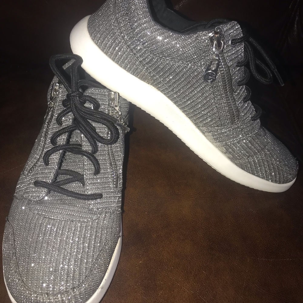 Guess tennis shoes